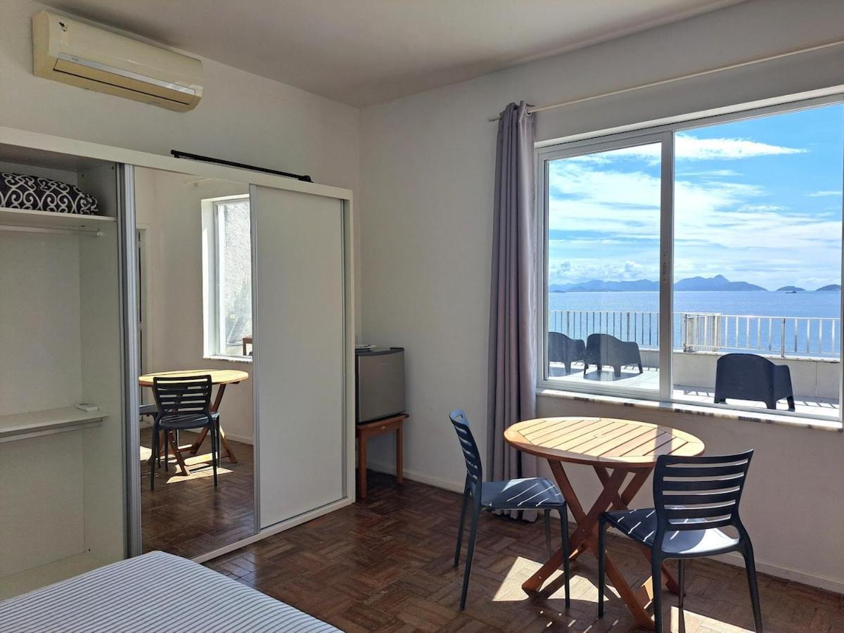 Apartemen Beautiful Terrace Facing The Of Copacabana