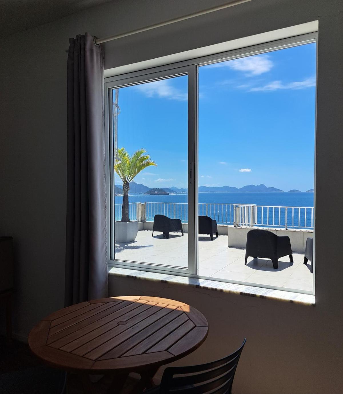 Apartemen Beautiful Terrace Facing The Of Copacabana Rio de Janeiro